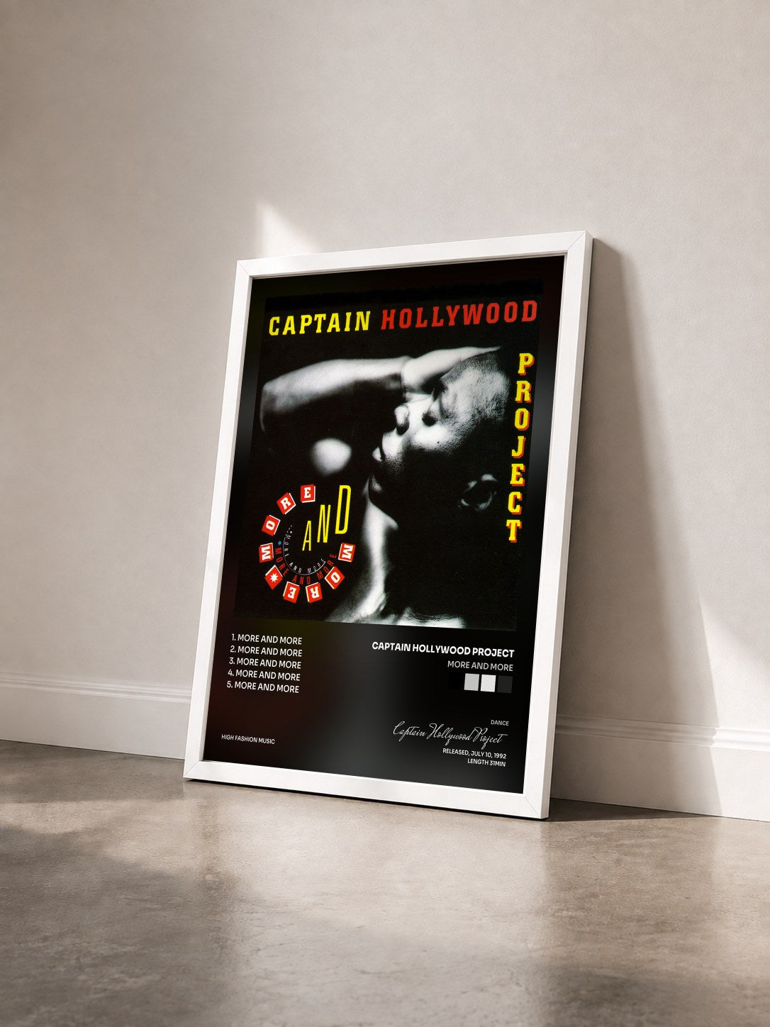 #blanc Tableau de l'album More And More de Captain Hollywood Project vu de trois quarts, cadre blanc