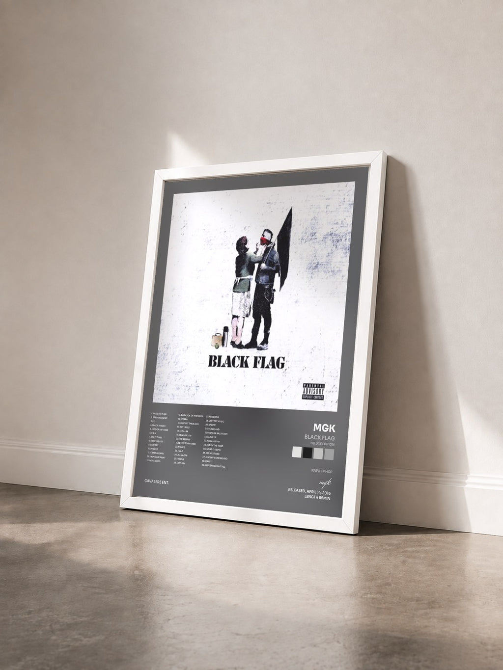 #blanc Tableau de l'album Black Flag (Deluxe Edition) de mgk vu de trois quarts, cadre blanc
