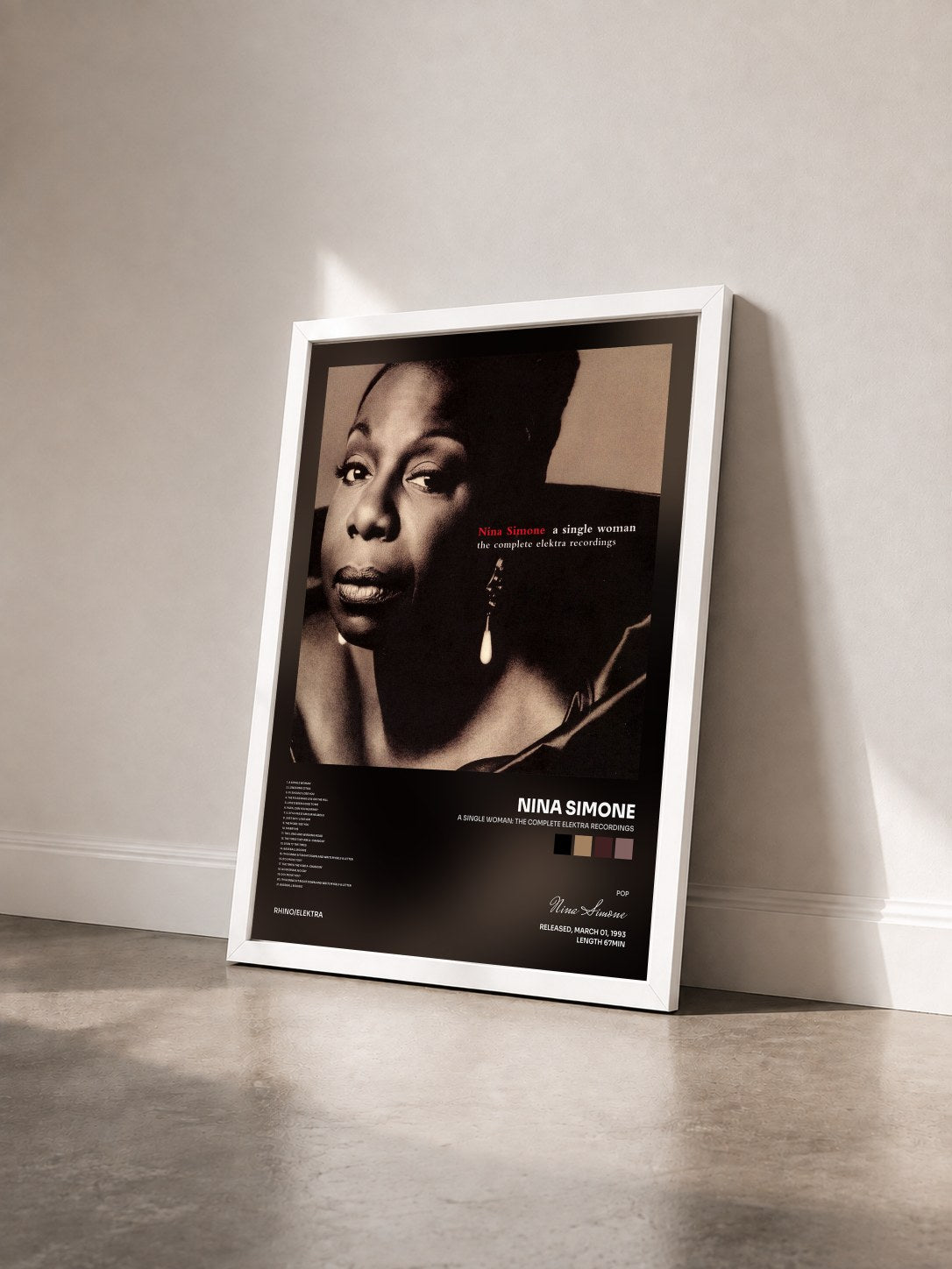 #blanc Tableau de l'album A Single Woman: The Complete Elektra Recordings de Nina Simone vu de trois quarts, cadre blanc