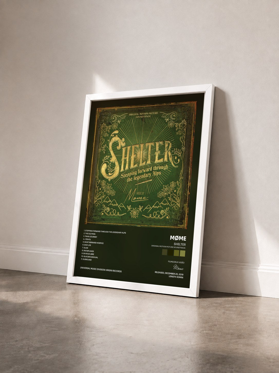#blanc Shelter (Original Motion Picture Soundtrack) von Møme als gerahmter Kunstdruck von schräg gesehen, weißer Rahmen