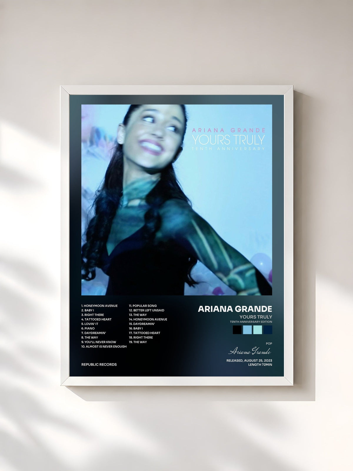 #blanc Tableau de l'album Yours Truly (Tenth Anniversary Edition) de Ariana Grande, cadre blanc, imprimé et encadré en France