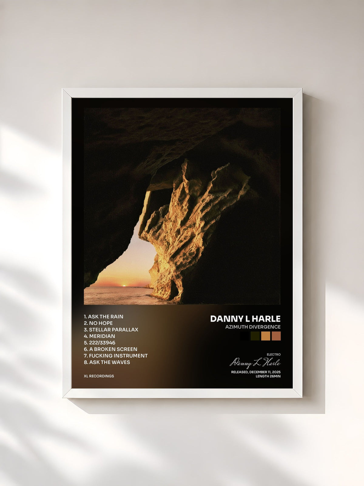 #blanc Azimuth Divergence di Danny L Harle in stampa incorniciata, cornice bianca, stampata e incorniciata in Francia