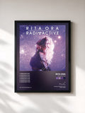 #noir Radioactive de Rita Ora en lámina enmarcada, marco negro, impresa y enmarcada en Francia