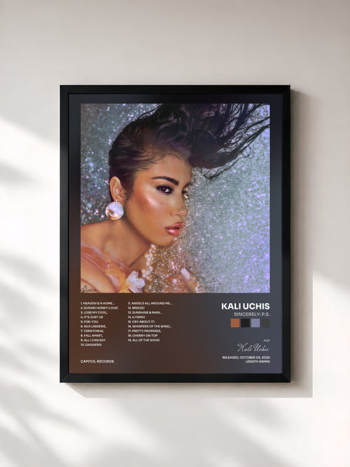 Kali Uchis · Sincerely: P.S. — Gerahmter Kunstdruck