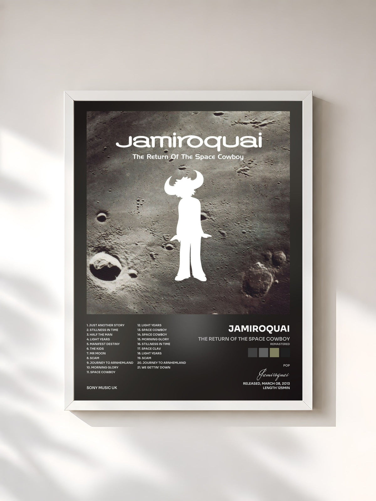 #blanc The Return of the Space Cowboy (Remastered) de Jamiroquai en lámina enmarcada, marco blanco, impresa y enmarcada en Francia