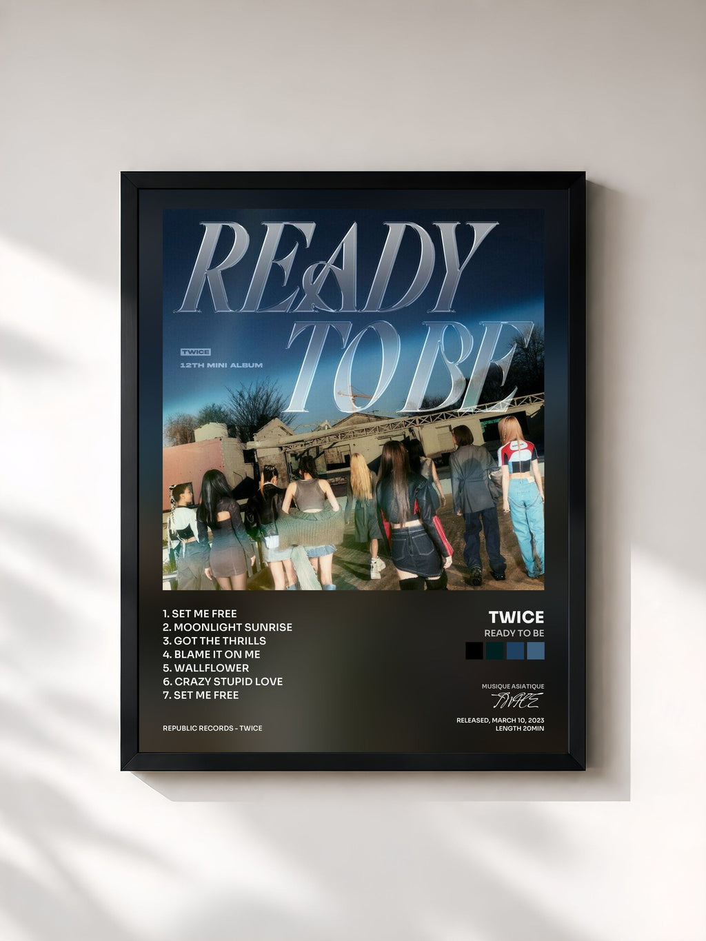 #noir Tableau de l'album READY TO BE de TWICE, cadre noir, imprimé et encadré en France