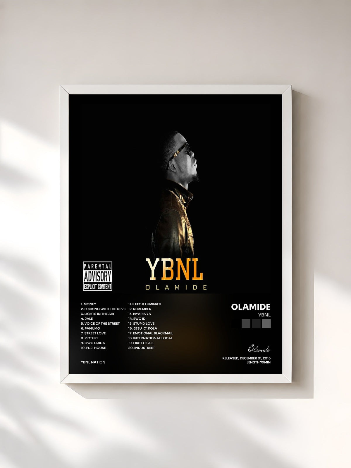 #blanc Tableau de l'album YBNL de Olamide, cadre blanc, imprimé et encadré en France