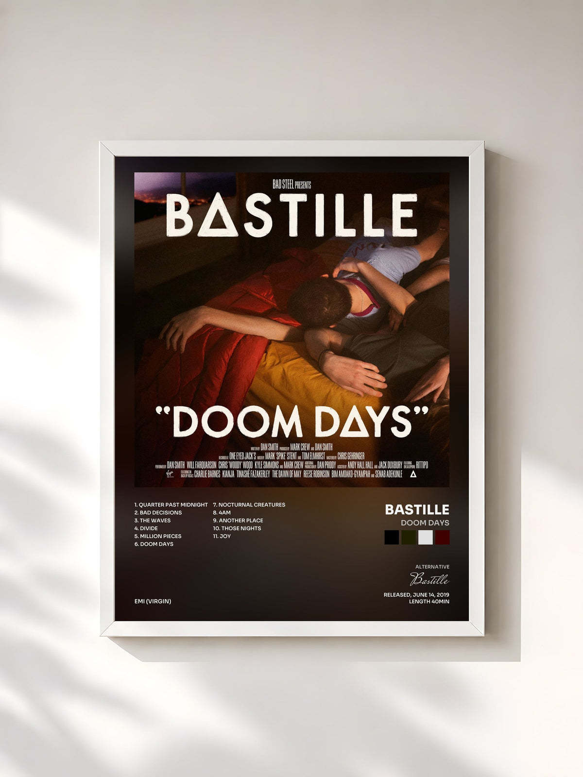 #blanc Doom Days von Bastille als gerahmter Kunstdruck, weißer Rahmen, gedruckt und gerahmt in Frankreich