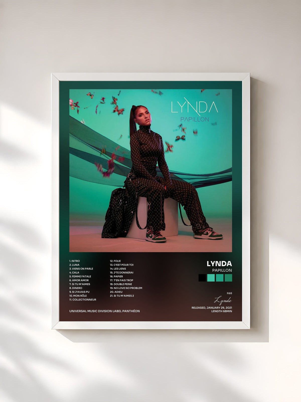 #blanc Papillon de Lynda en lámina enmarcada, marco blanco, impresa y enmarcada en Francia