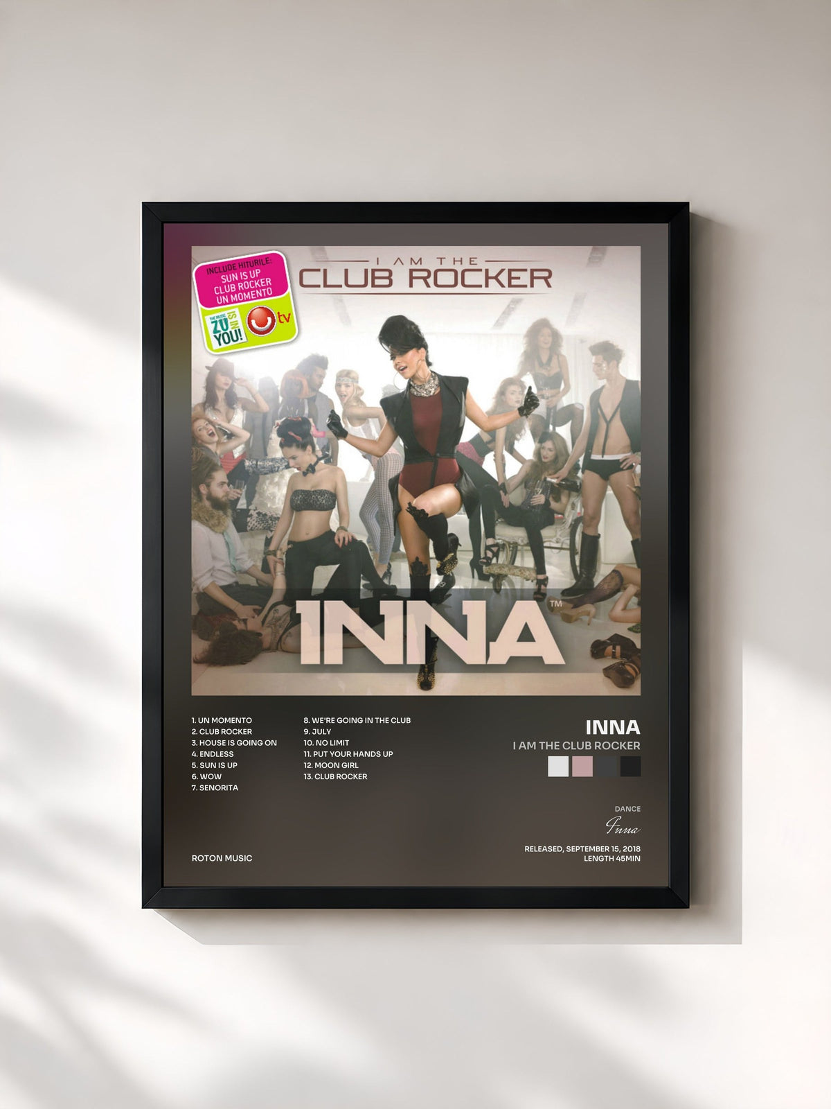 #noir I Am the Club Rocker von Inna als gerahmter Kunstdruck, schwarzer Rahmen, gedruckt und gerahmt in Frankreich