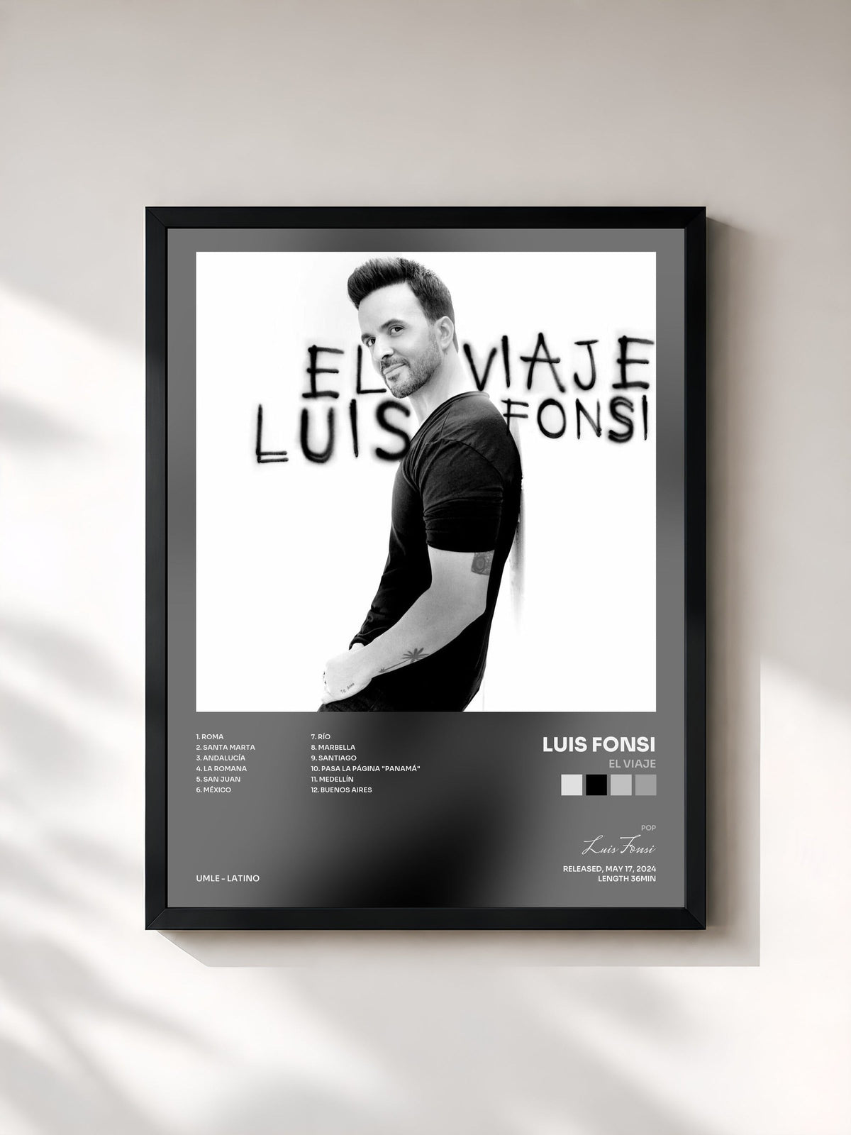 #noir El Viaje de Luis Fonsi en lámina enmarcada, marco negro, impresa y enmarcada en Francia
