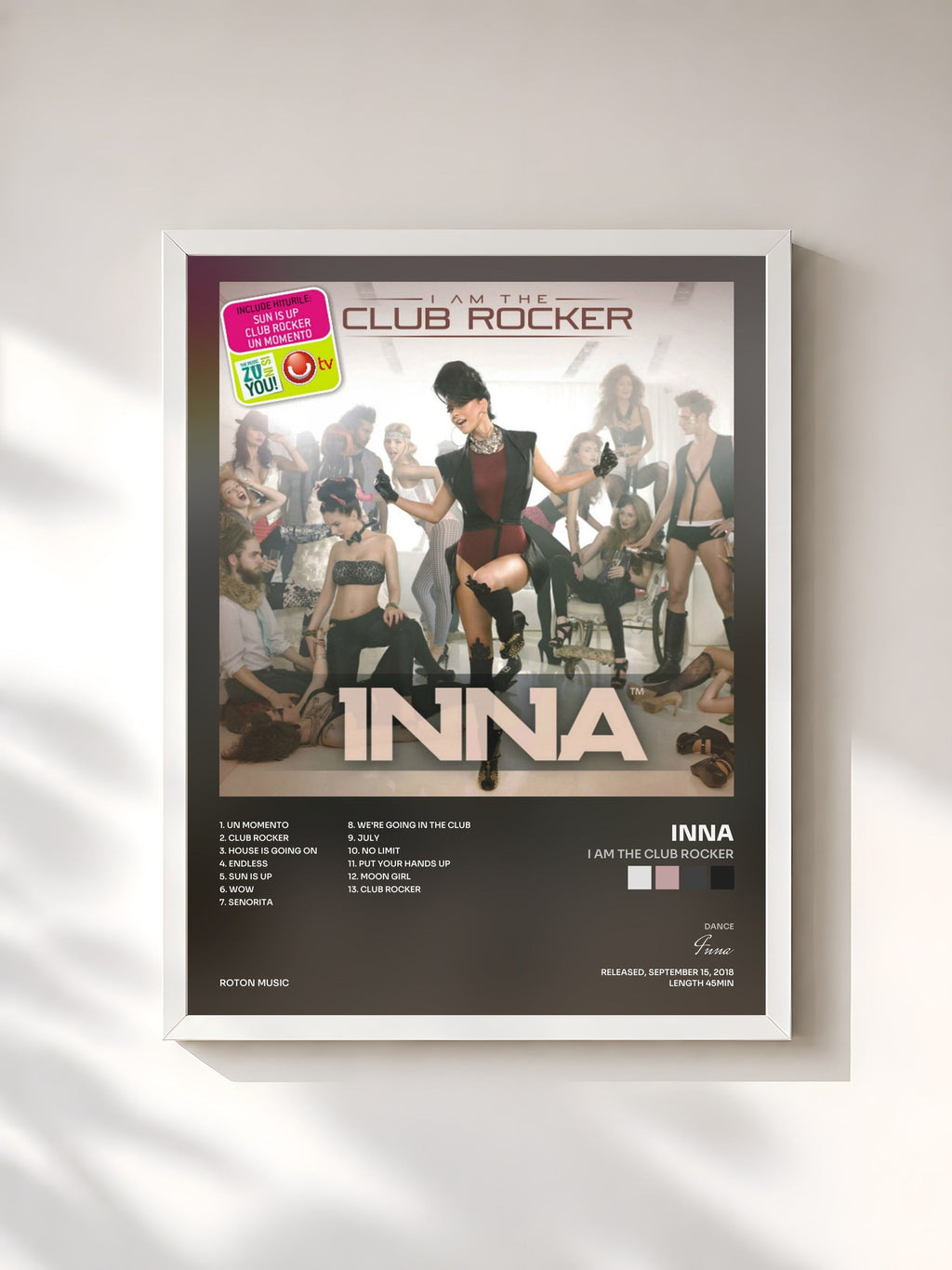 #blanc I Am the Club Rocker von Inna als gerahmter Kunstdruck, weißer Rahmen, gedruckt und gerahmt in Frankreich