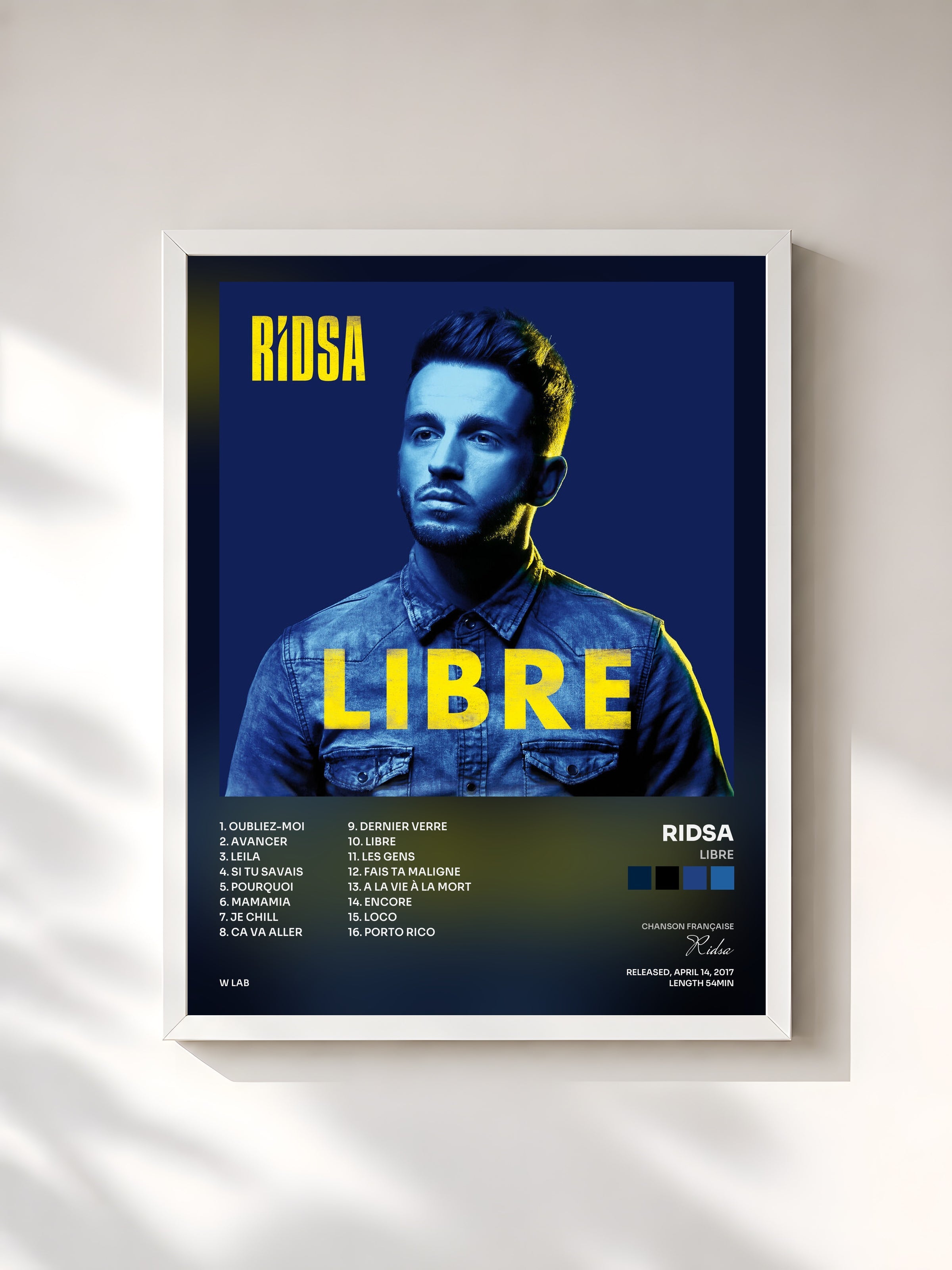 #blanc Libre de Ridsa en lámina enmarcada, marco blanco, impresa y enmarcada en Francia