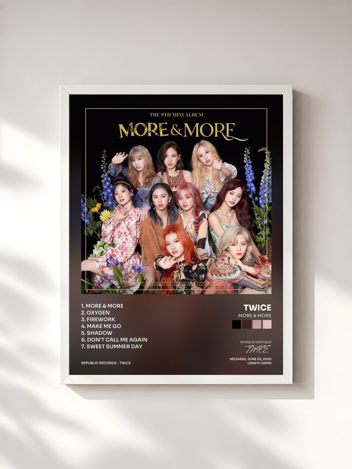 #blanc Tableau de l'album MORE & MORE de TWICE, cadre blanc, imprimé et encadré en France