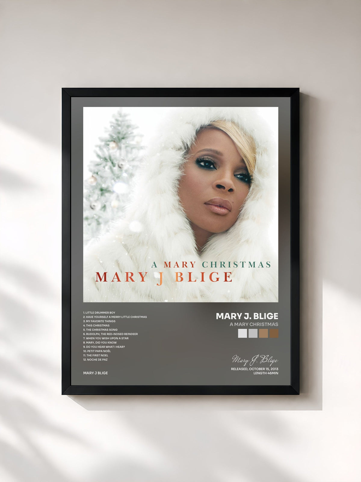 #noir A Mary Christmas von Mary J. Blige als gerahmter Kunstdruck, schwarzer Rahmen, gedruckt und gerahmt in Frankreich