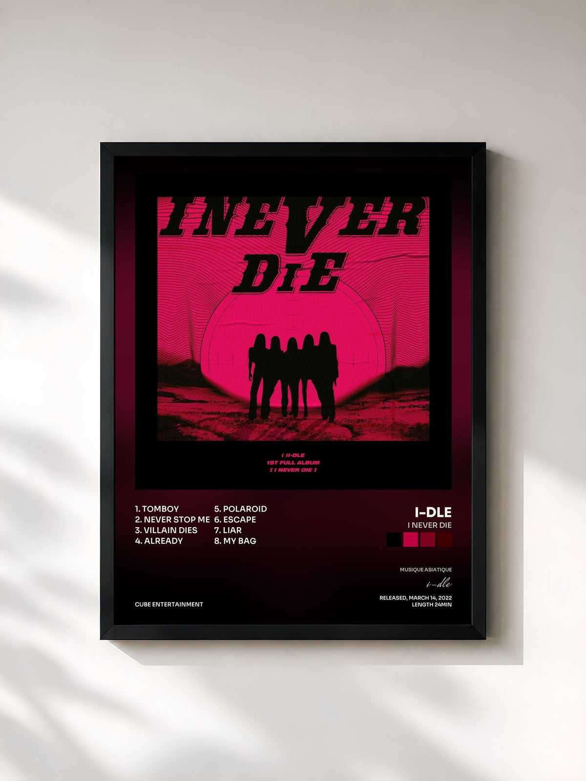 #noir Tableau de l'album I NEVER DIE de i-dle, cadre noir, imprimé et encadré en France