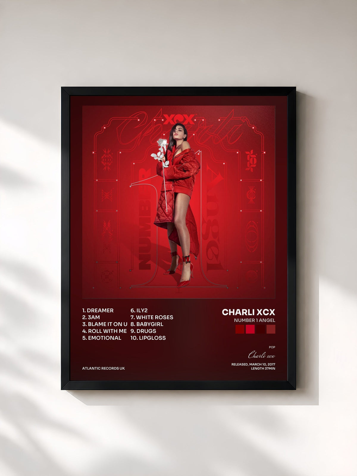 #noir Number 1 Angel von Charli xcx als gerahmter Kunstdruck, schwarzer Rahmen, gedruckt und gerahmt in Frankreich
