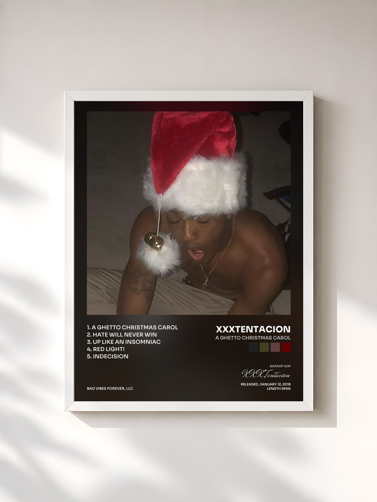 #blanc Tableau de l'album A GHETTO CHRISTMAS CAROL de XXXTentacion, cadre blanc, imprimé et encadré en France