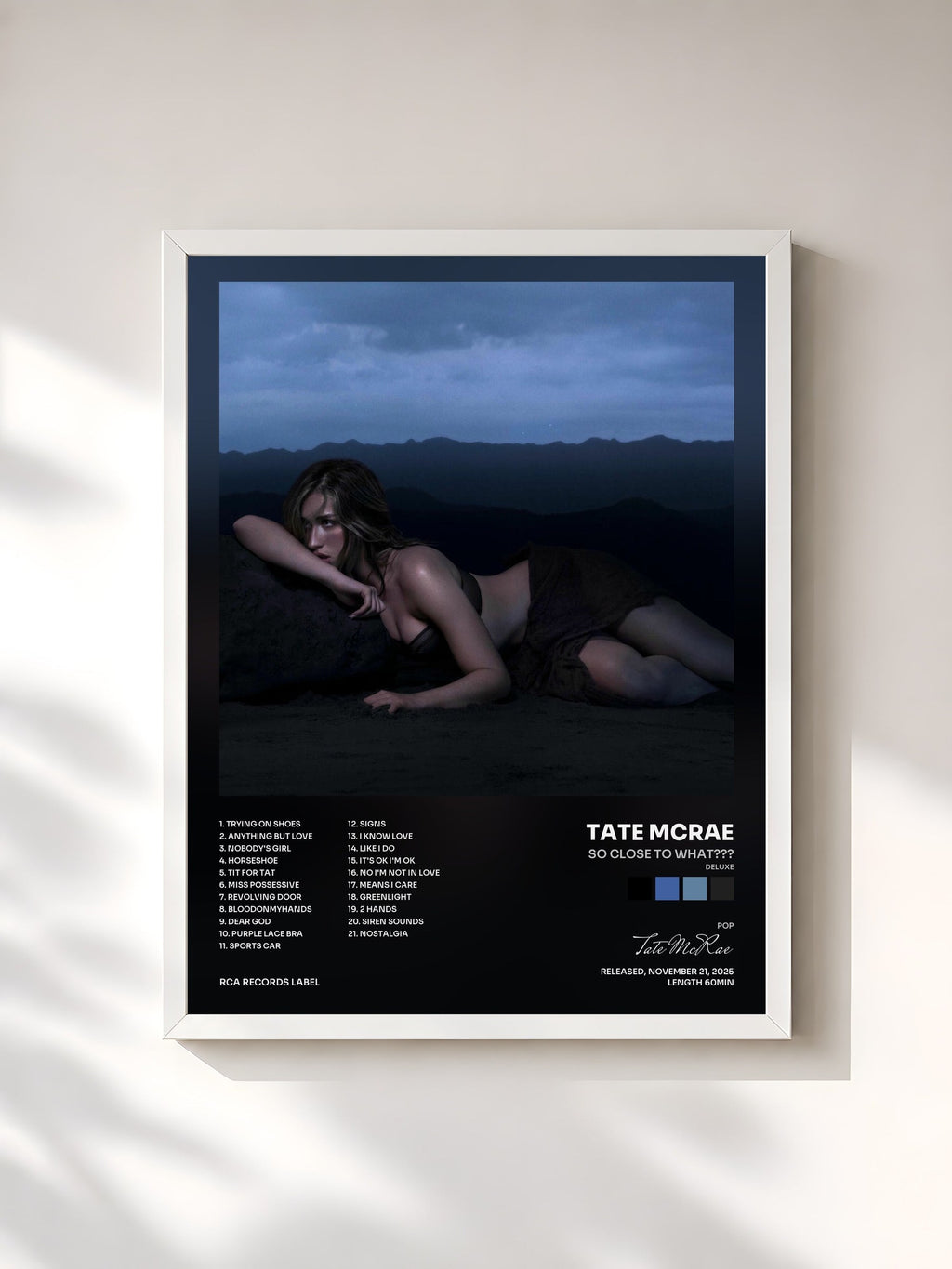 #blanc Tableau de l'album SO CLOSE TO WHAT??? (deluxe) de Tate McRae, cadre blanc, imprimé et encadré en France