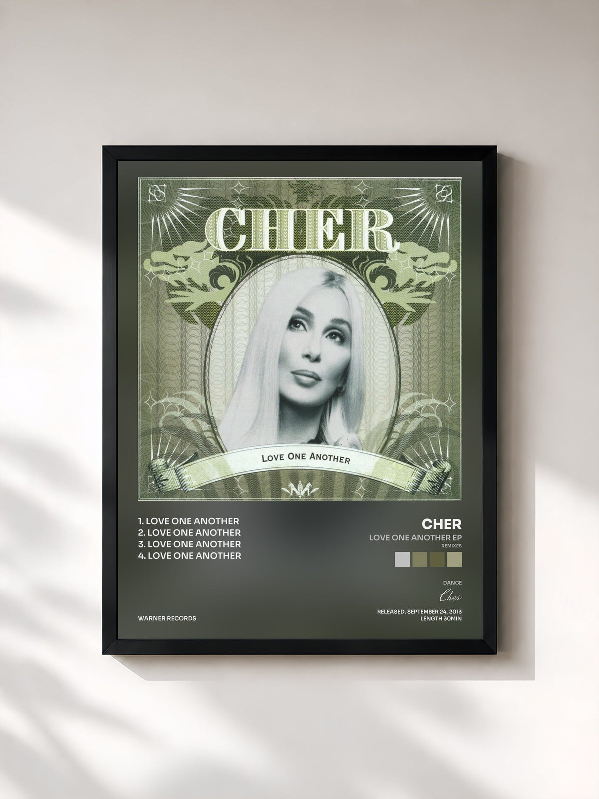 #noir Love One Another EP (Remixes) von Cher als gerahmter Kunstdruck, schwarzer Rahmen, gedruckt und gerahmt in Frankreich
