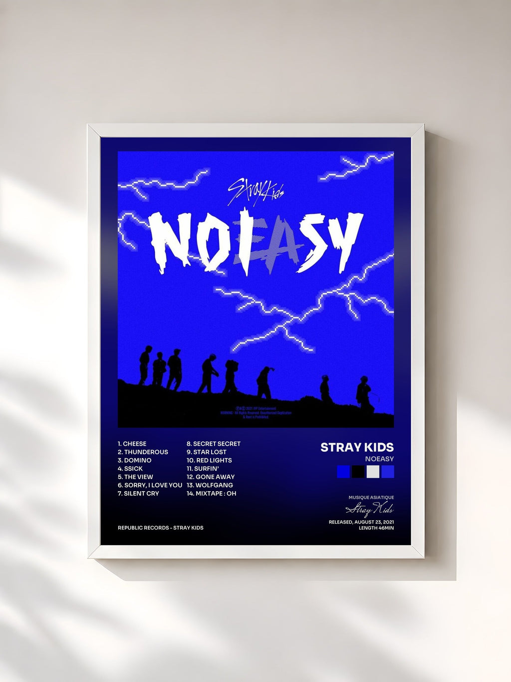 #blanc NOEASY by Stray Kids as a framed art print, white frame, printed and framed in France