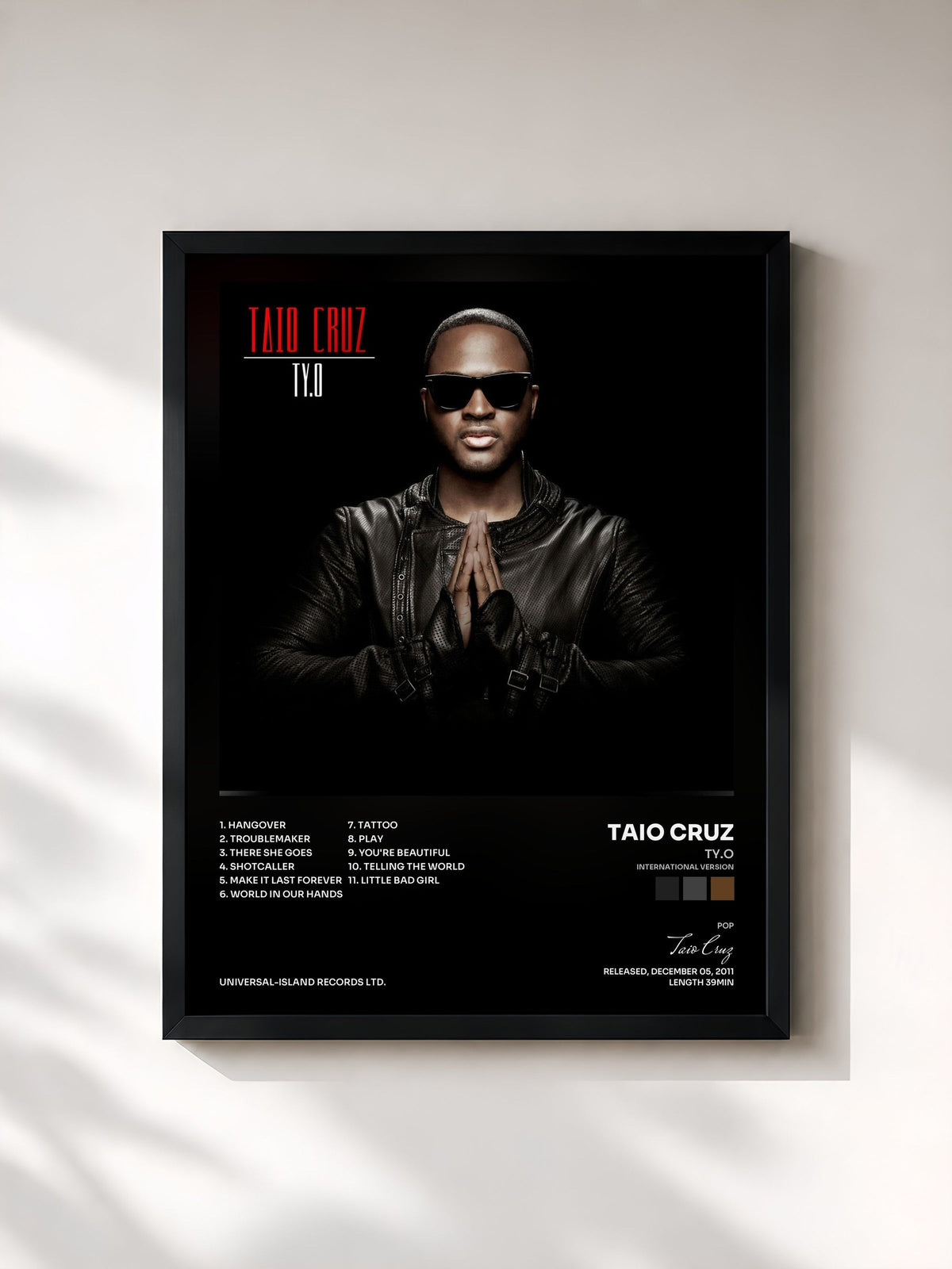 #noir Tableau de l'album TY.O (International Version) de Taio Cruz, cadre noir, imprimé et encadré en France