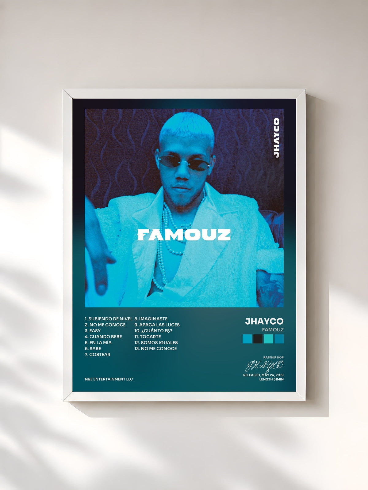 #blanc Famouz de JHAYCO en lámina enmarcada, marco blanco, impresa y enmarcada en Francia
