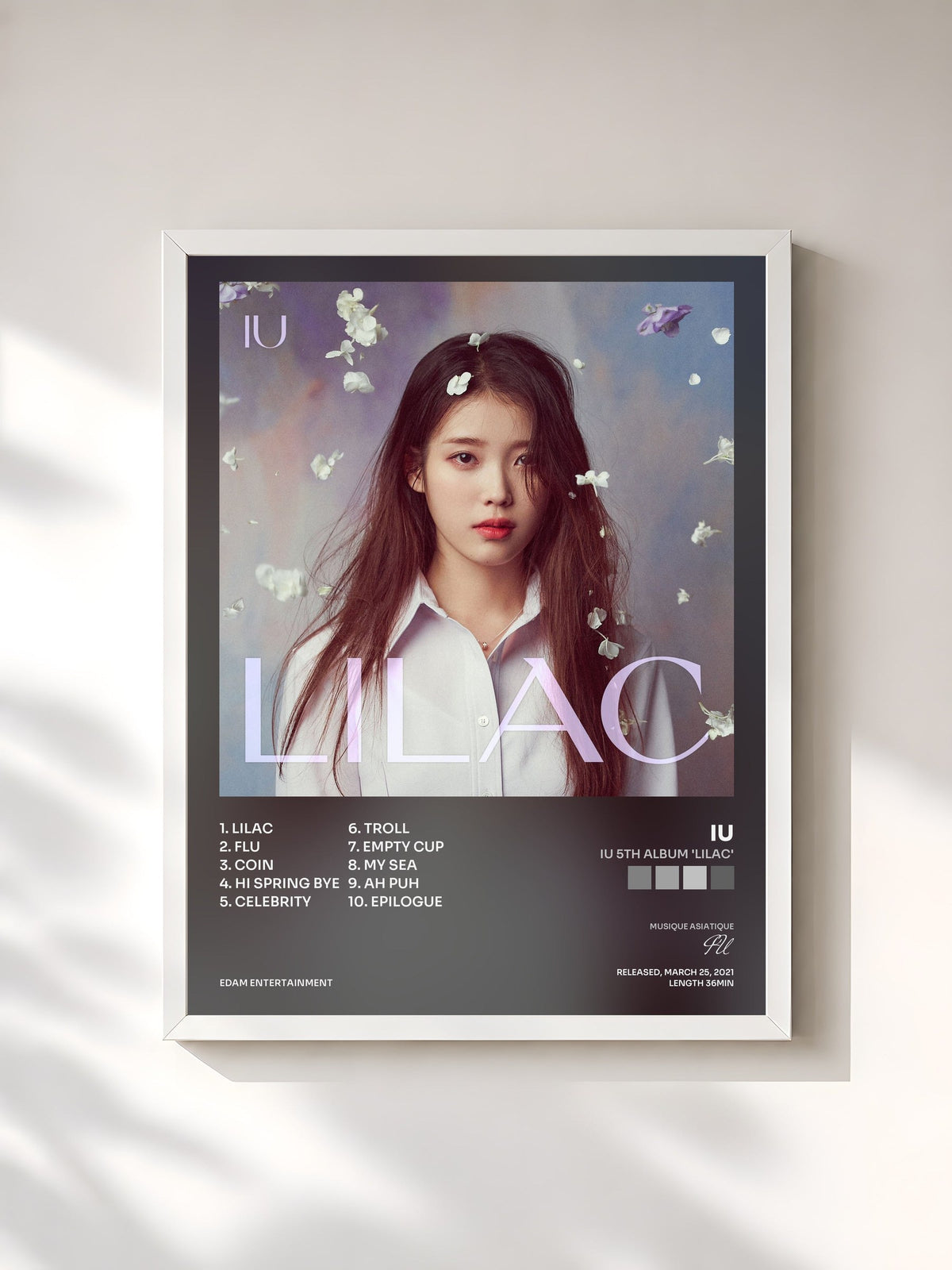 #blanc Tableau de l'album IU 5th Album 'LILAC' de IU, cadre blanc, imprimé et encadré en France