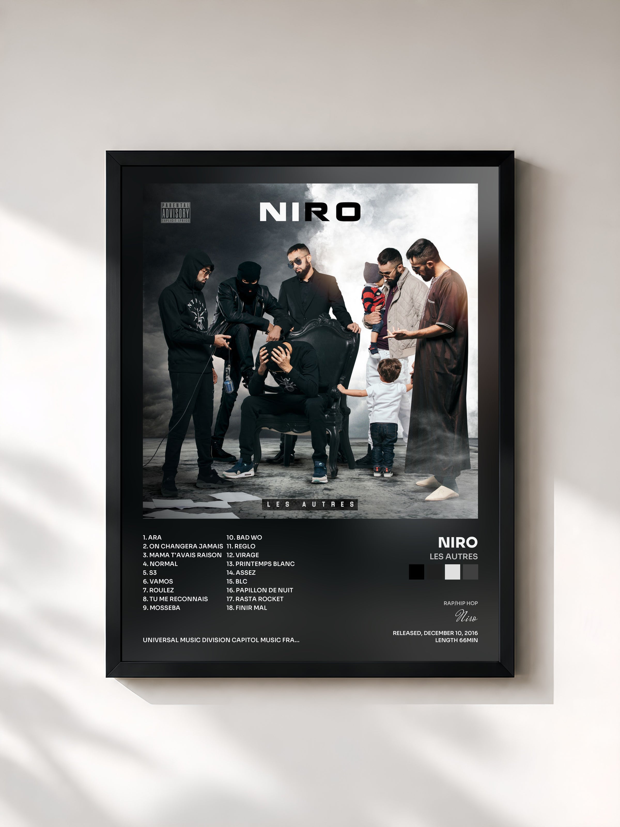 #noir Les autres di Niro in stampa incorniciata, cornice nera, stampata e incorniciata in Francia