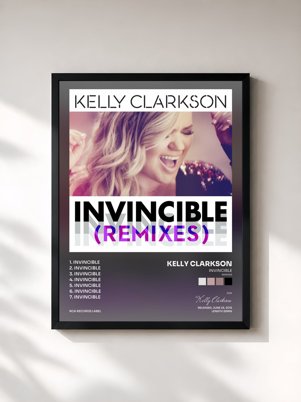 #noir Tableau de l'album Invincible (Remixes) de Kelly Clarkson, cadre noir, imprimé et encadré en France