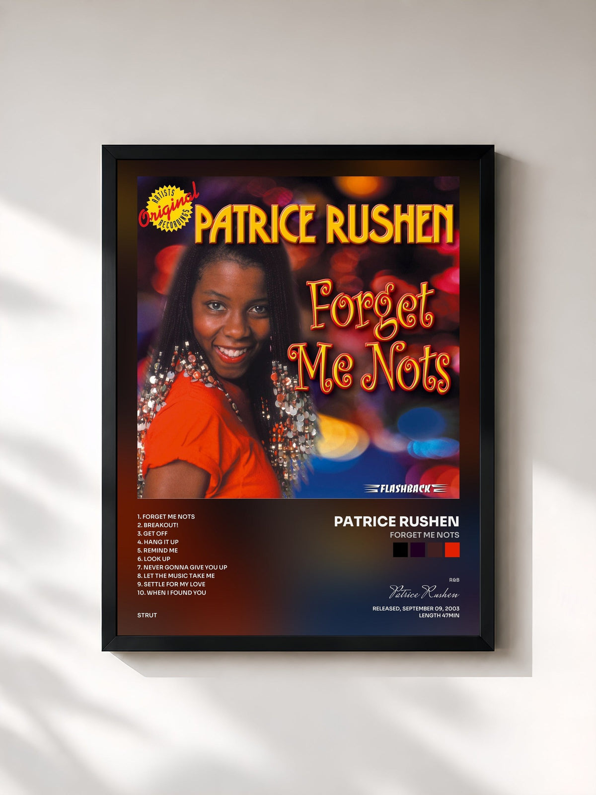 #noir Forget Me Nots von Patrice Rushen als gerahmter Kunstdruck, schwarzer Rahmen, gedruckt und gerahmt in Frankreich