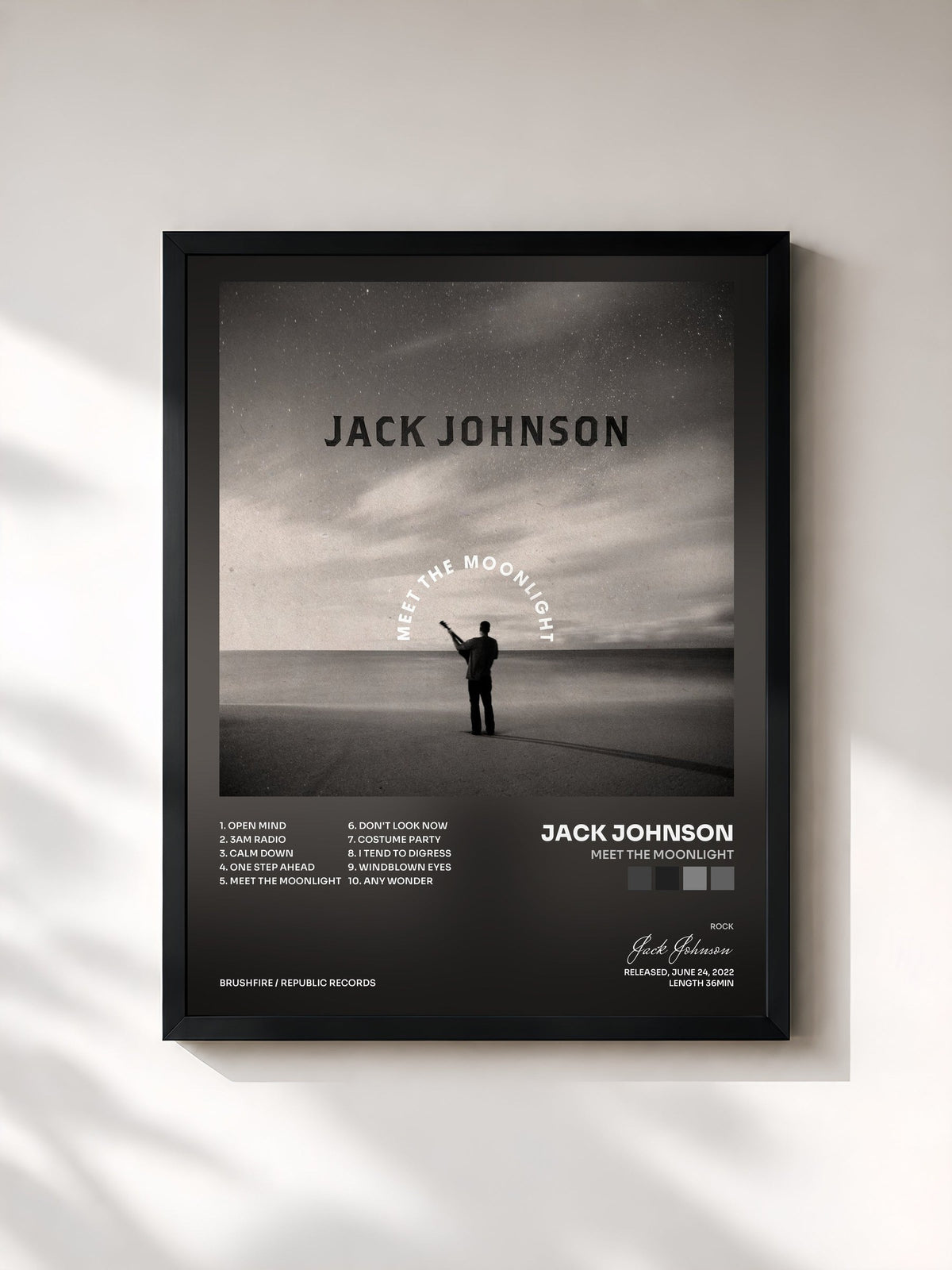 #noir Meet The Moonlight von Jack Johnson als gerahmter Kunstdruck, schwarzer Rahmen, gedruckt und gerahmt in Frankreich