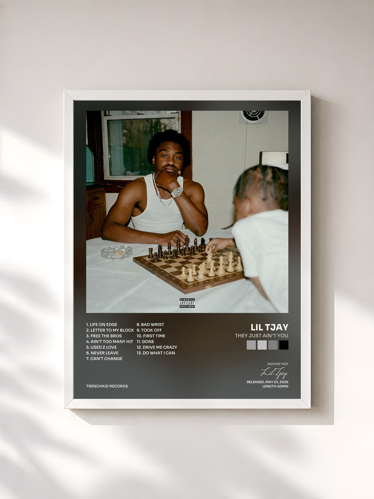 #blanc Tableau de l'album They Just Ain't You de Lil Tjay, cadre blanc, imprimé et encadré en France