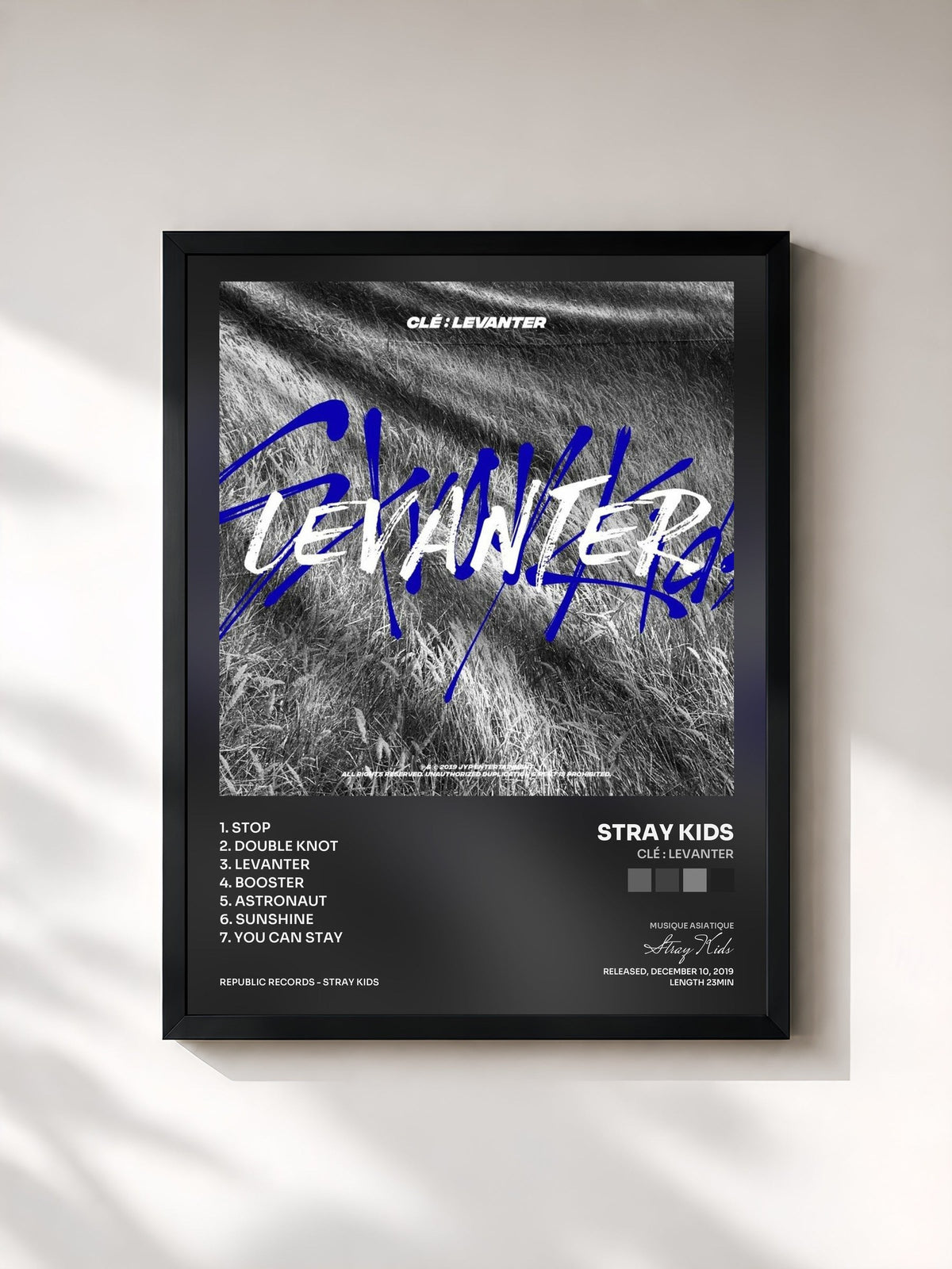 #noir Tableau de l'album Clé : LEVANTER de Stray Kids, cadre noir, imprimé et encadré en France