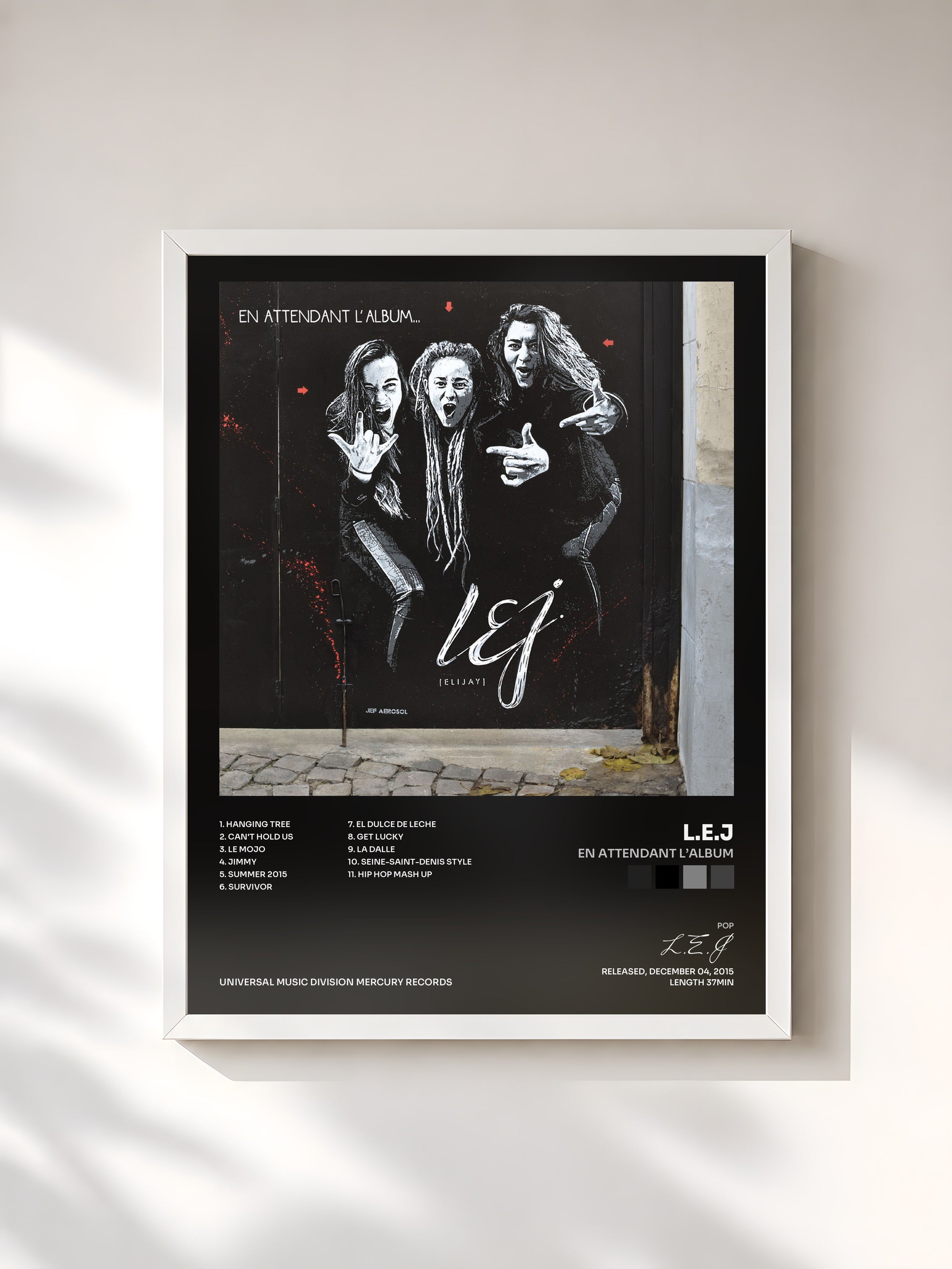 #blanc Tableau de l'album En attendant l’album de L.E.J, cadre blanc, imprimé et encadré en France