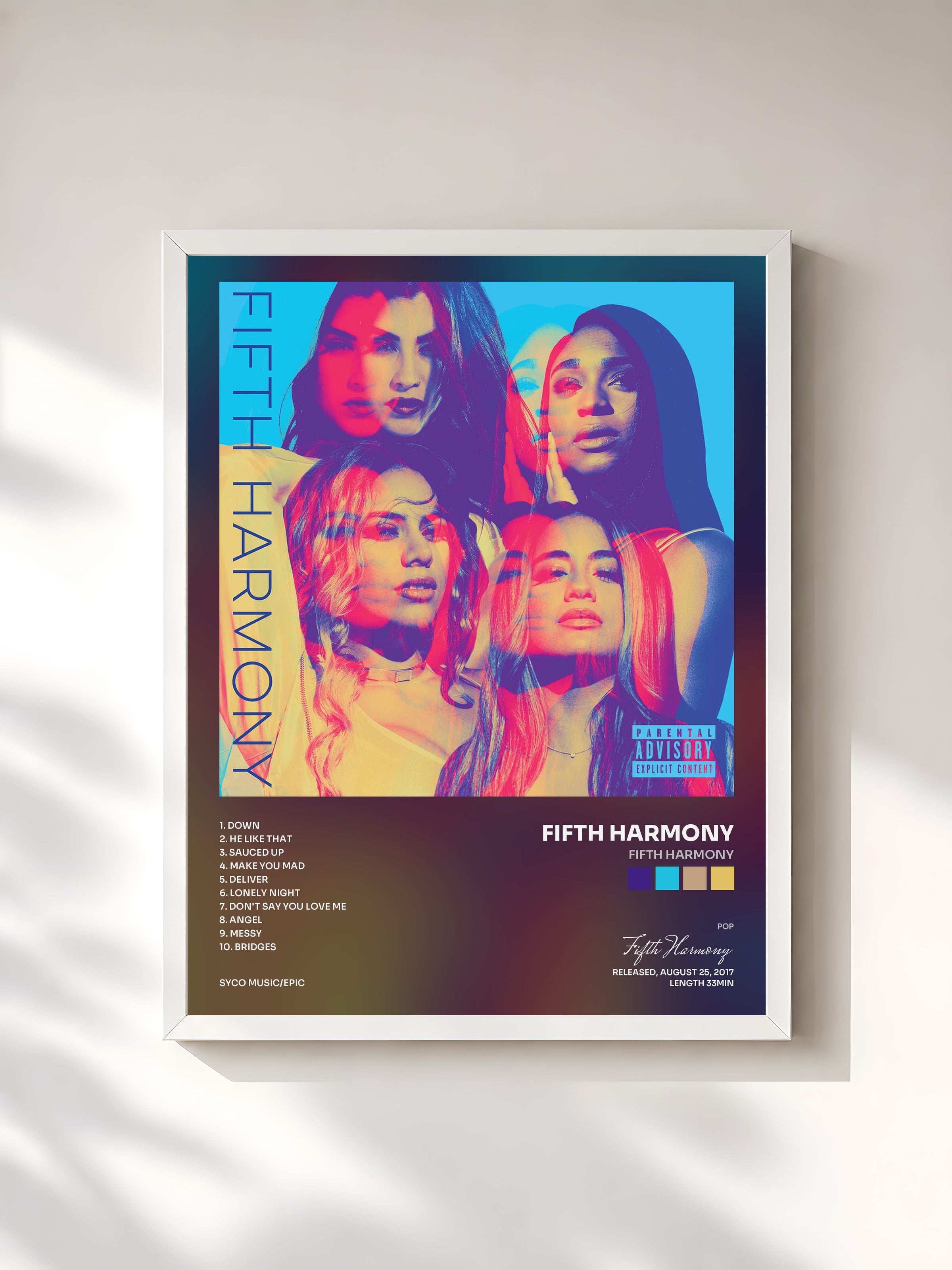 #blanc Fifth Harmony de Fifth Harmony en lámina enmarcada, marco blanco, impresa y enmarcada en Francia