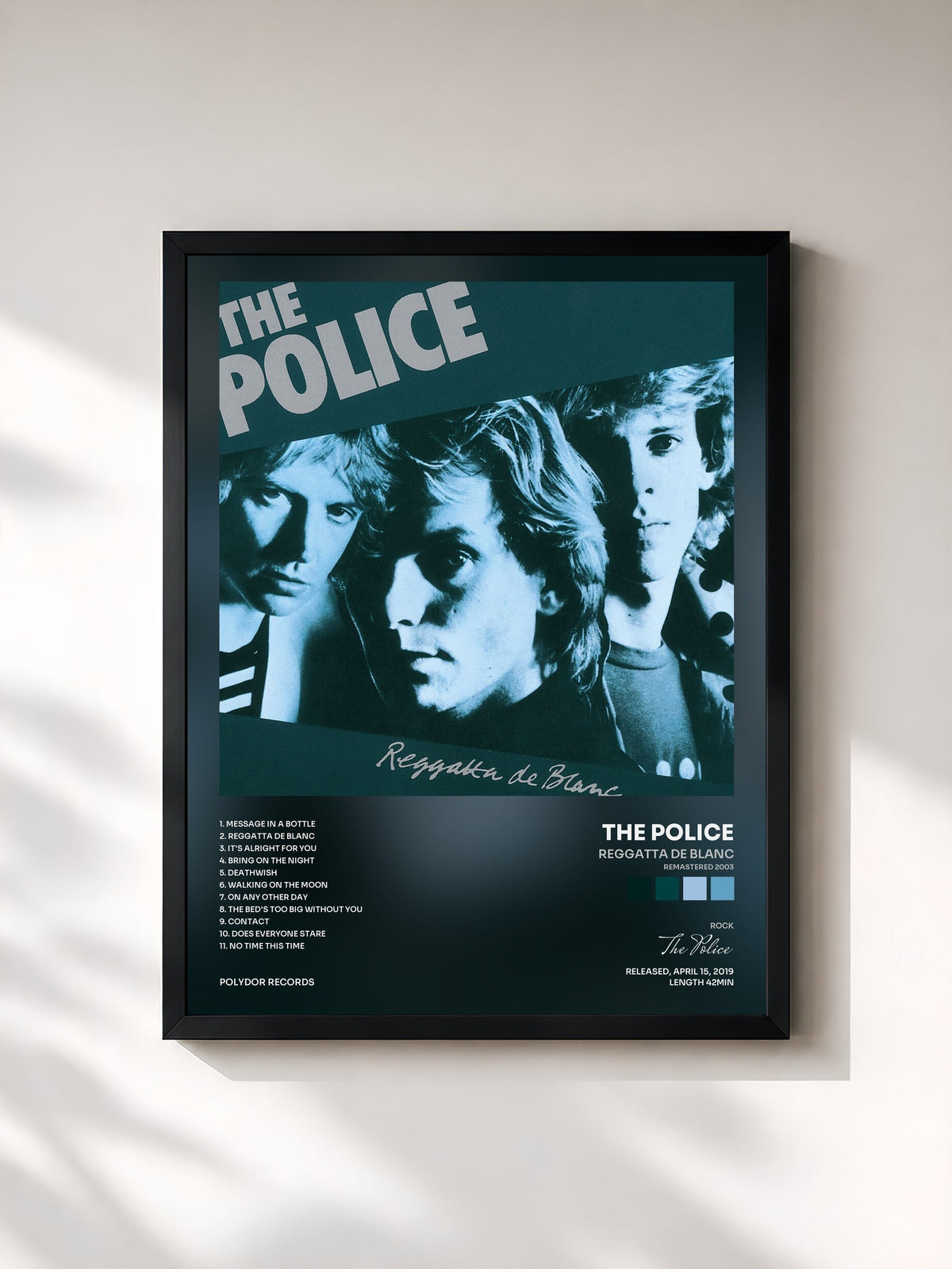 #noir Reggatta De Blanc (Remastered 2003) von The Police als gerahmter Kunstdruck, schwarzer Rahmen, gedruckt und gerahmt in Frankreich