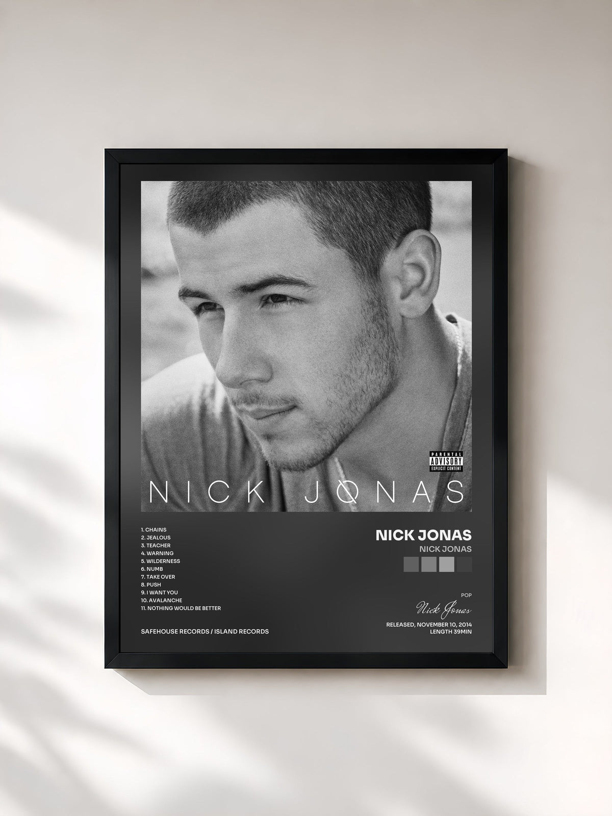 #noir Nick Jonas von Nick Jonas als gerahmter Kunstdruck, schwarzer Rahmen, gedruckt und gerahmt in Frankreich