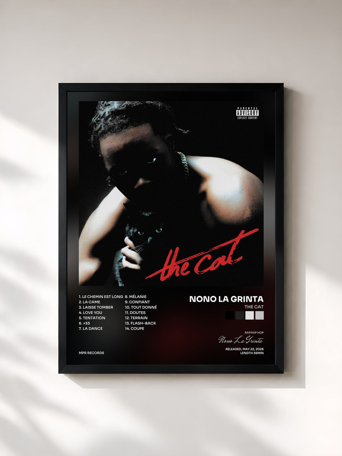 #noir The cat von Nono La Grinta als gerahmter Kunstdruck, schwarzer Rahmen, gedruckt und gerahmt in Frankreich