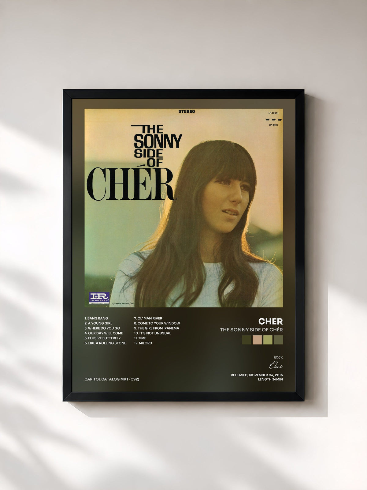 #noir The Sonny Side Of Chér von Cher als gerahmter Kunstdruck, schwarzer Rahmen, gedruckt und gerahmt in Frankreich