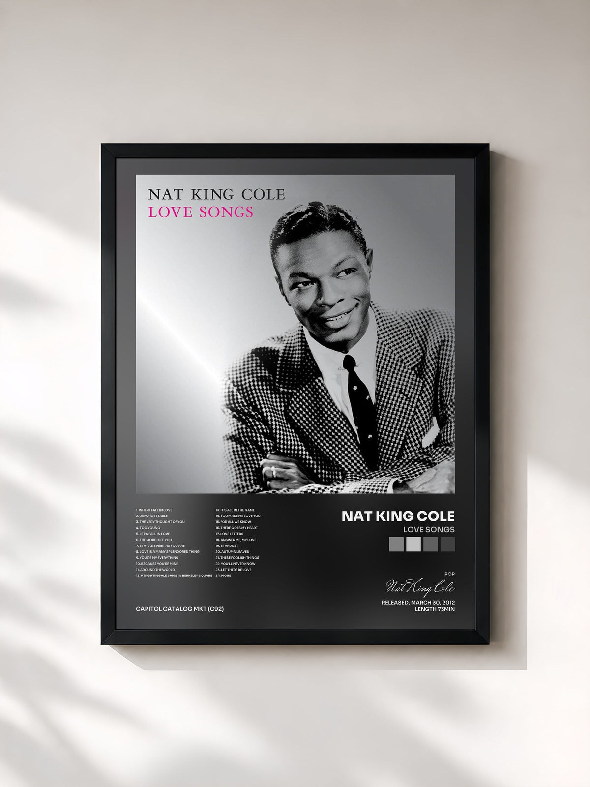 #noir Love Songs von Nat King Cole als gerahmter Kunstdruck, schwarzer Rahmen, gedruckt und gerahmt in Frankreich