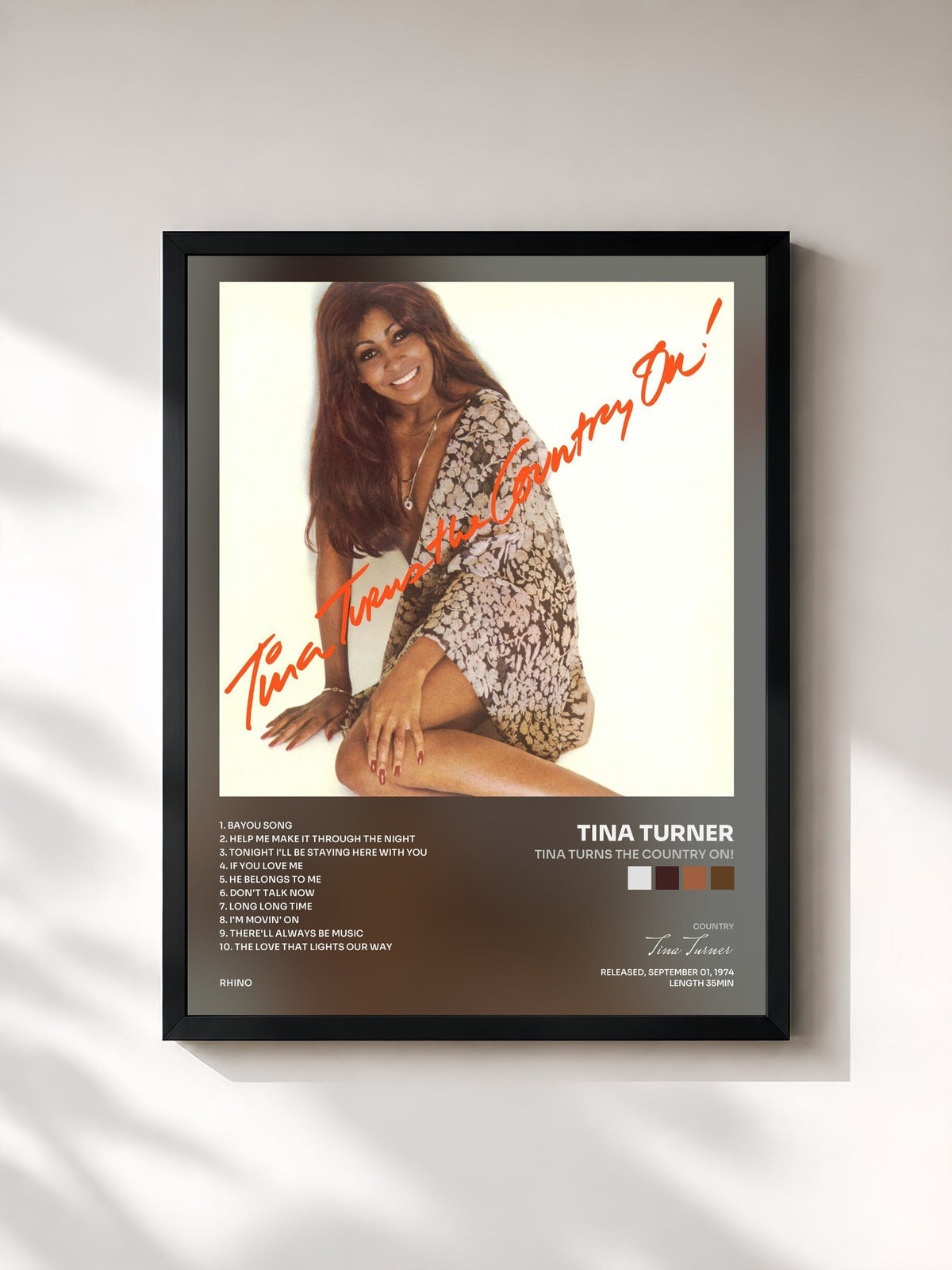 #noir Tina Turns The Country On! von Tina Turner als gerahmter Kunstdruck, schwarzer Rahmen, gedruckt und gerahmt in Frankreich