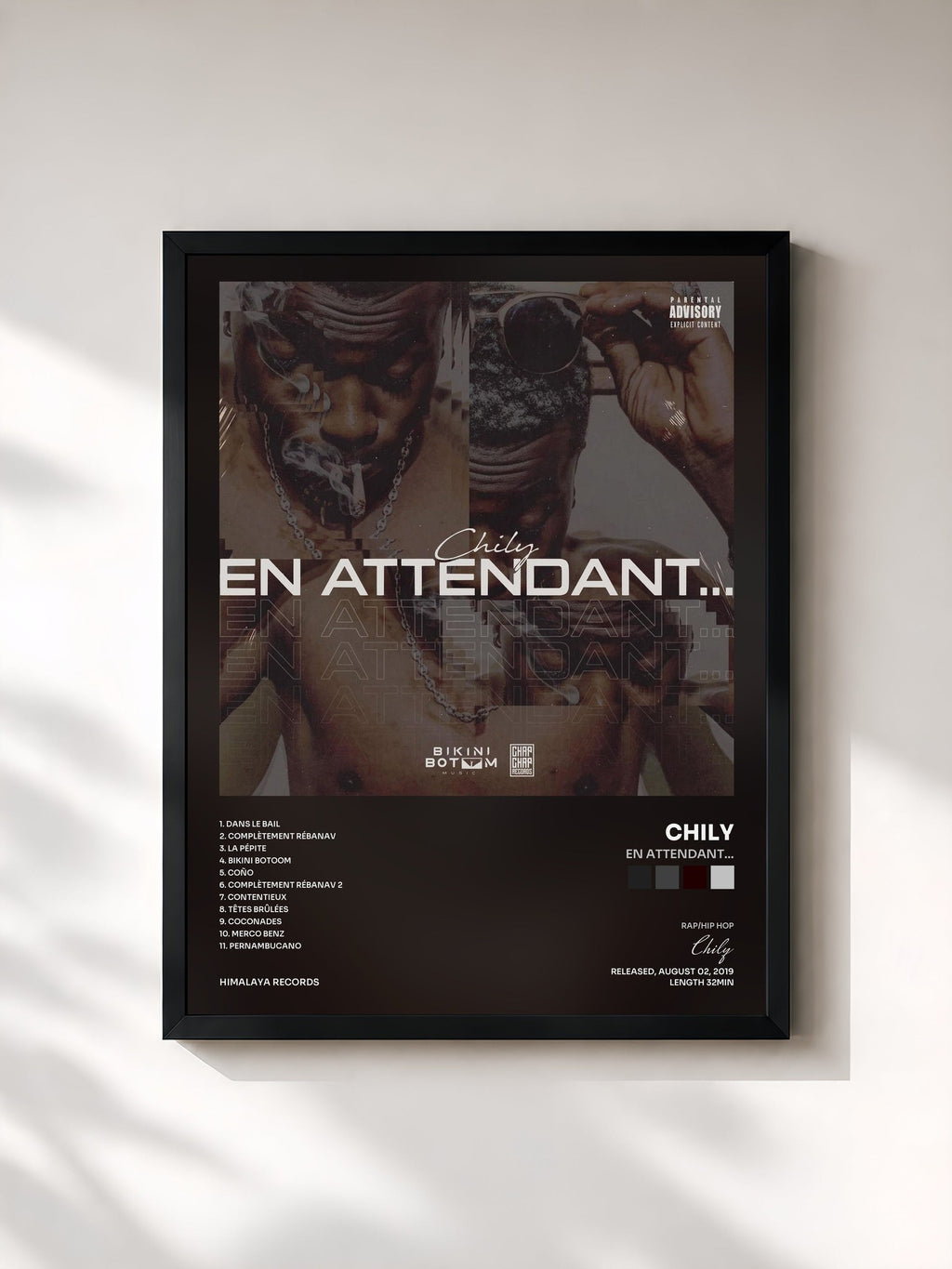 #noir En attendant... von Chily als gerahmter Kunstdruck, schwarzer Rahmen, gedruckt und gerahmt in Frankreich