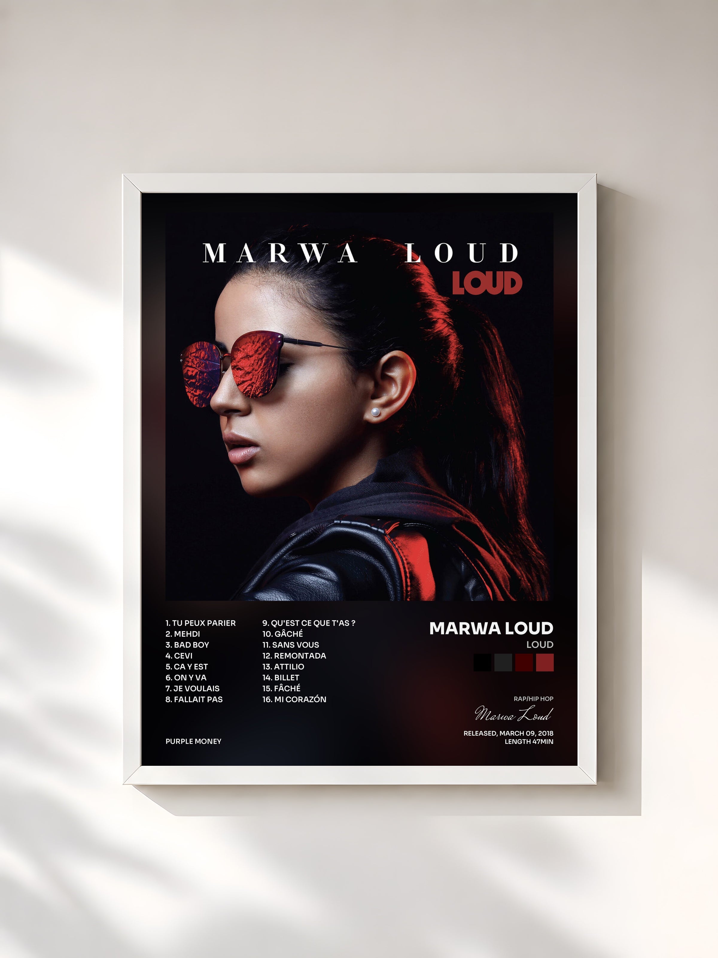 #blanc Tableau de l'album Loud de Marwa Loud, cadre blanc, imprimé et encadré en France