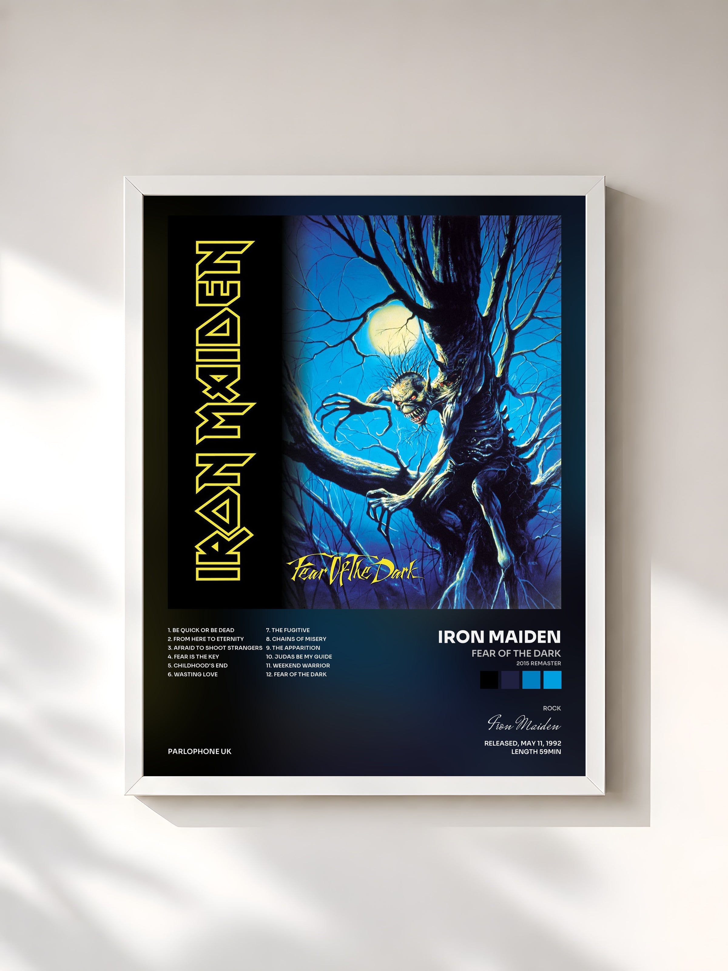 #blanc Fear of the Dark (2015 Remaster) de Iron Maiden en lámina enmarcada, marco blanco, impresa y enmarcada en Francia