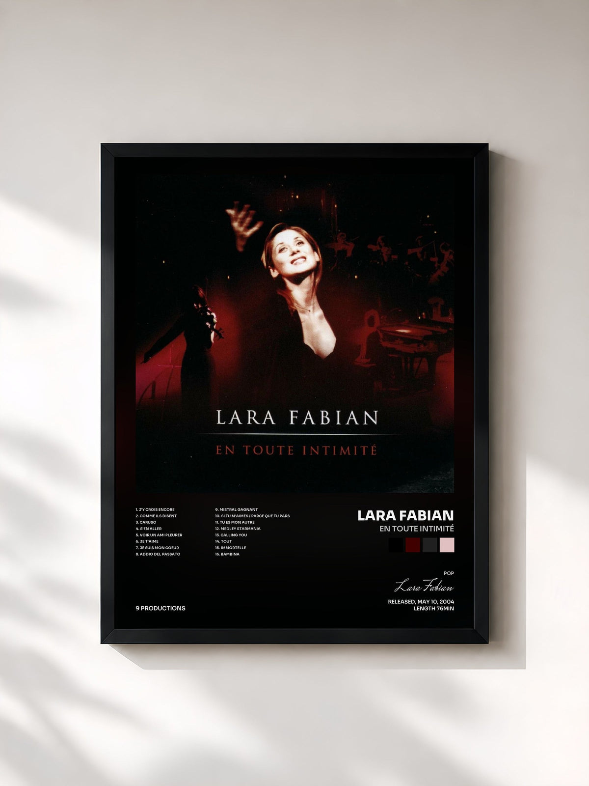 #noir En toute intimité di Lara Fabian in stampa incorniciata, cornice nera, stampata e incorniciata in Francia