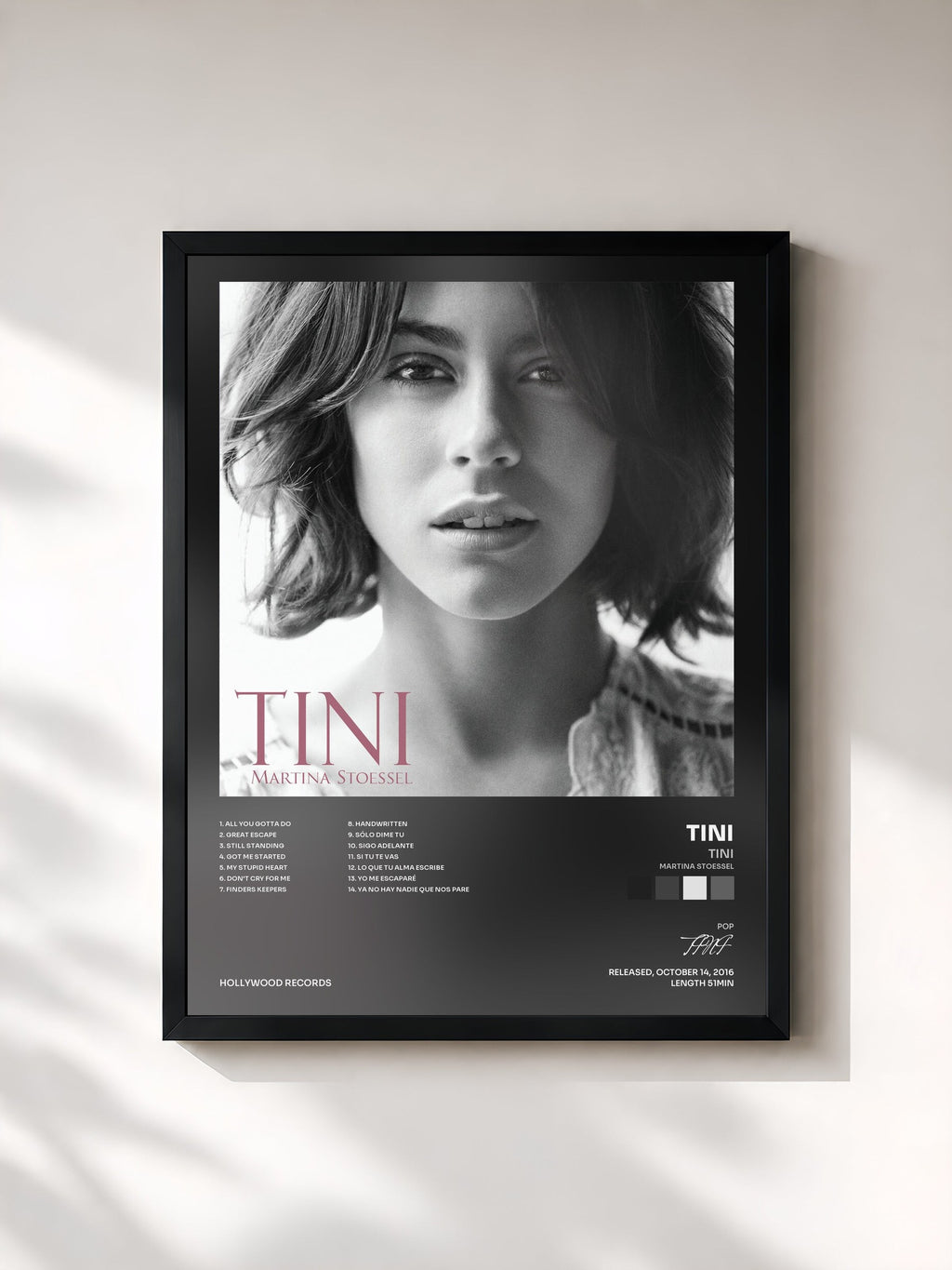 #noir TINI (Martina Stoessel) de TINI en lámina enmarcada, marco negro, impresa y enmarcada en Francia