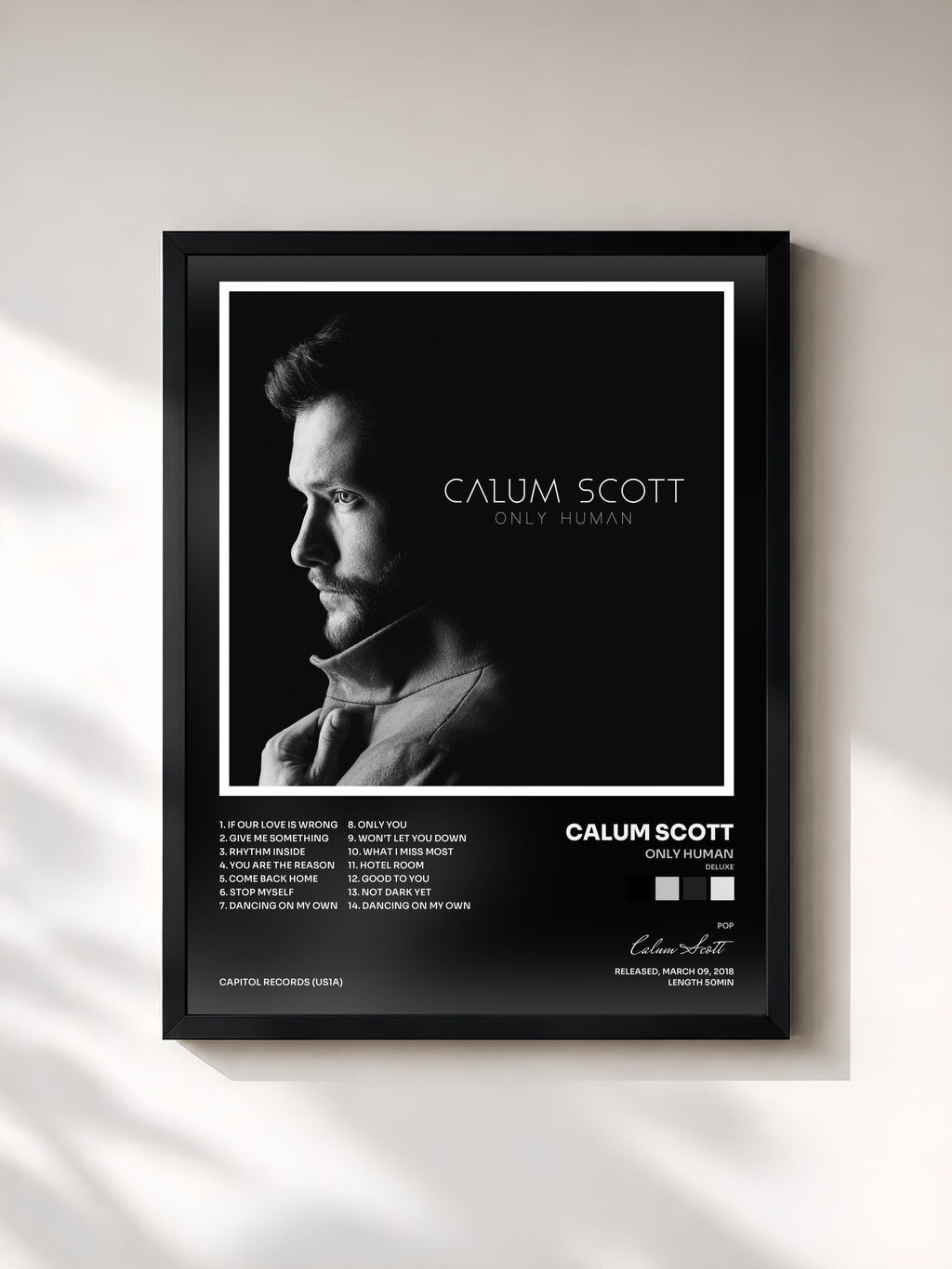 #noir Only Human (Deluxe) von Calum Scott als gerahmter Kunstdruck, schwarzer Rahmen, gedruckt und gerahmt in Frankreich