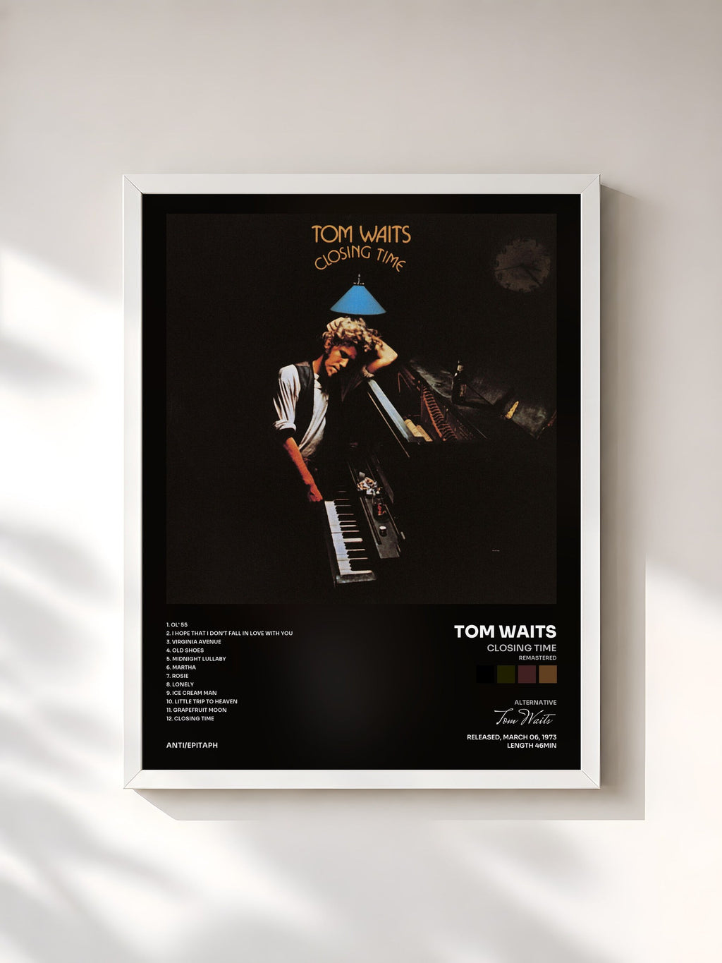 #blanc Closing Time (Remastered) von Tom Waits als gerahmter Kunstdruck, weißer Rahmen, gedruckt und gerahmt in Frankreich