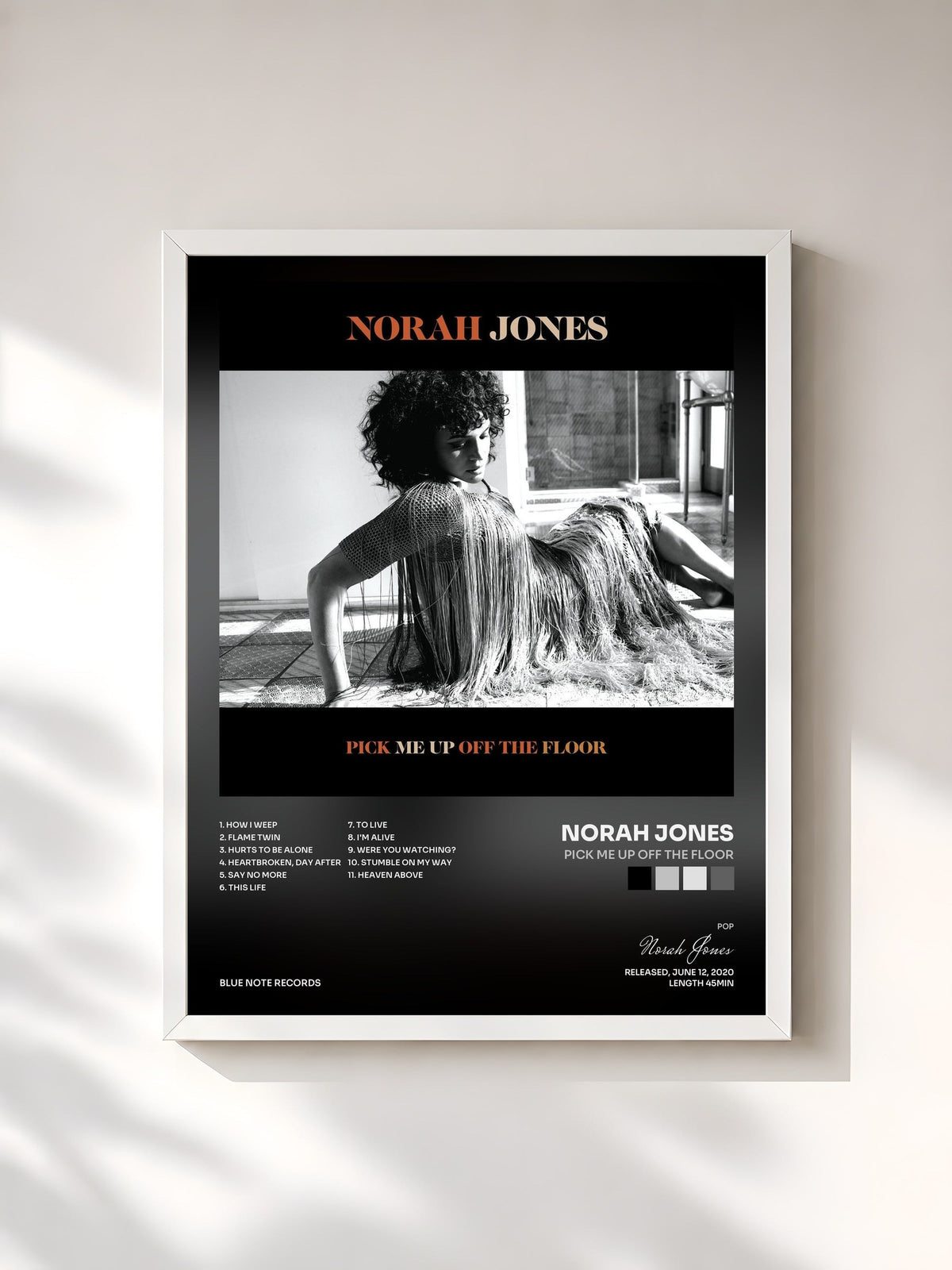 #blanc Tableau de l'album Pick Me Up Off The Floor de Norah Jones, cadre blanc, imprimé et encadré en France